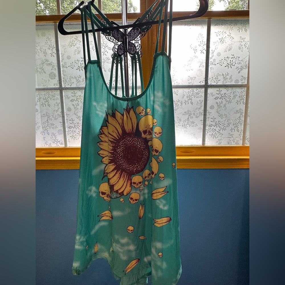 Woman’s extra large, long sunflower tank top
